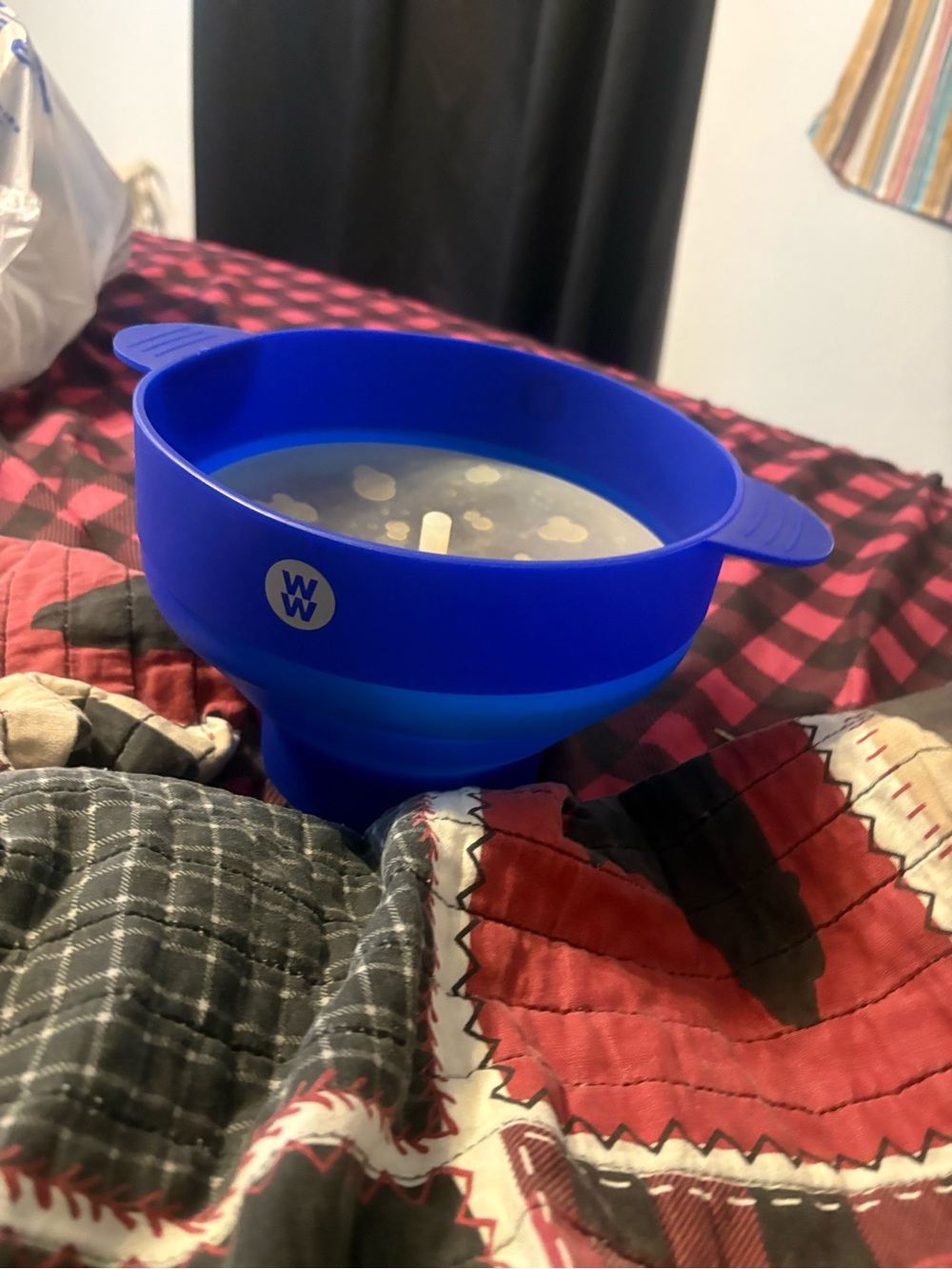 WW silicone microwave popcorn popper